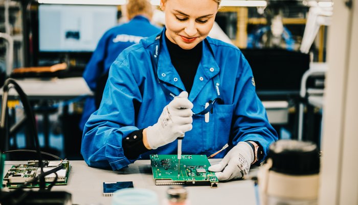 A Jotron employee working the production.