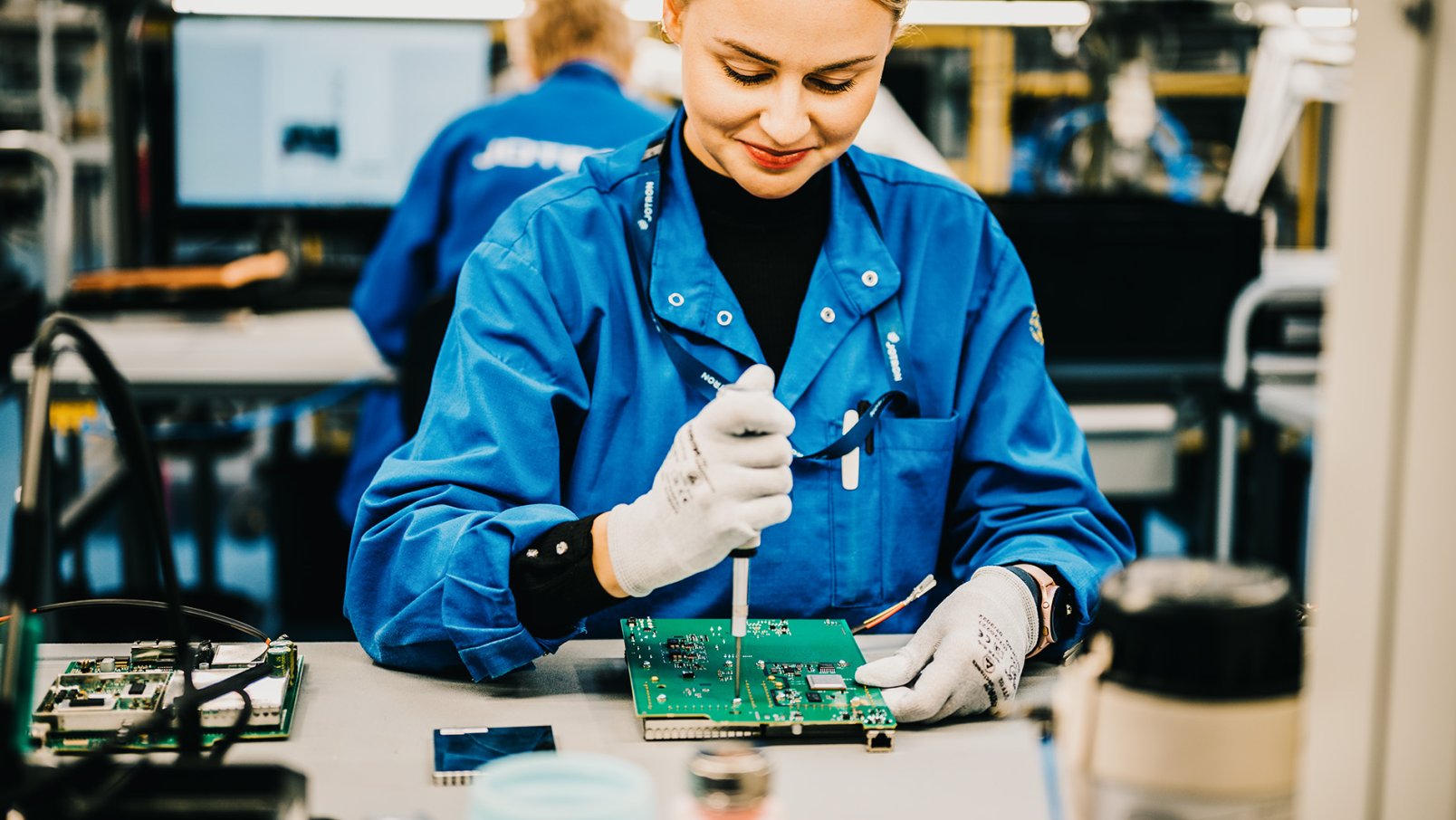 A Jotron employee working the production.