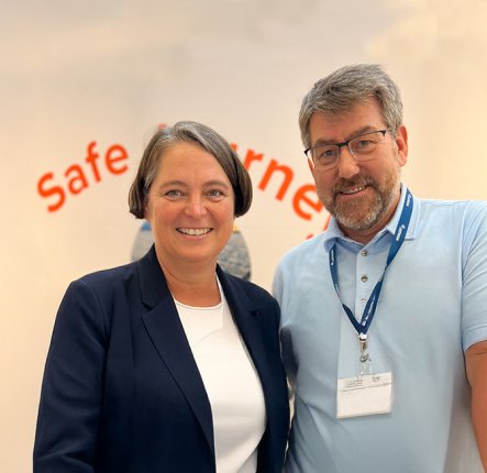 Vegar Pettersen from Jotron and Berit W. Hansen from Daniamant.