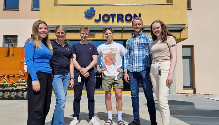 Summer students in front of the Jotron office.