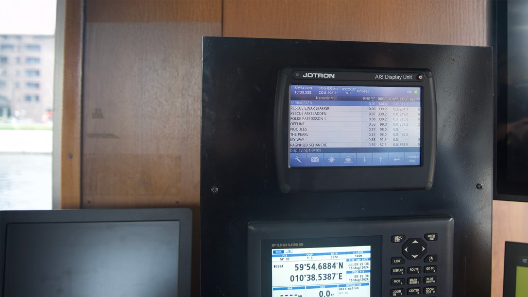 Area of expertise maritme Tron AIS TR-8000 MkII Class A