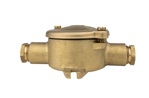 Robust SKIPPER junction box ensuring secure transducer cable routing and signal transfer.