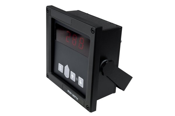 SKIPPER IR 301 remote depth repeater with digital depth display (isometric view).